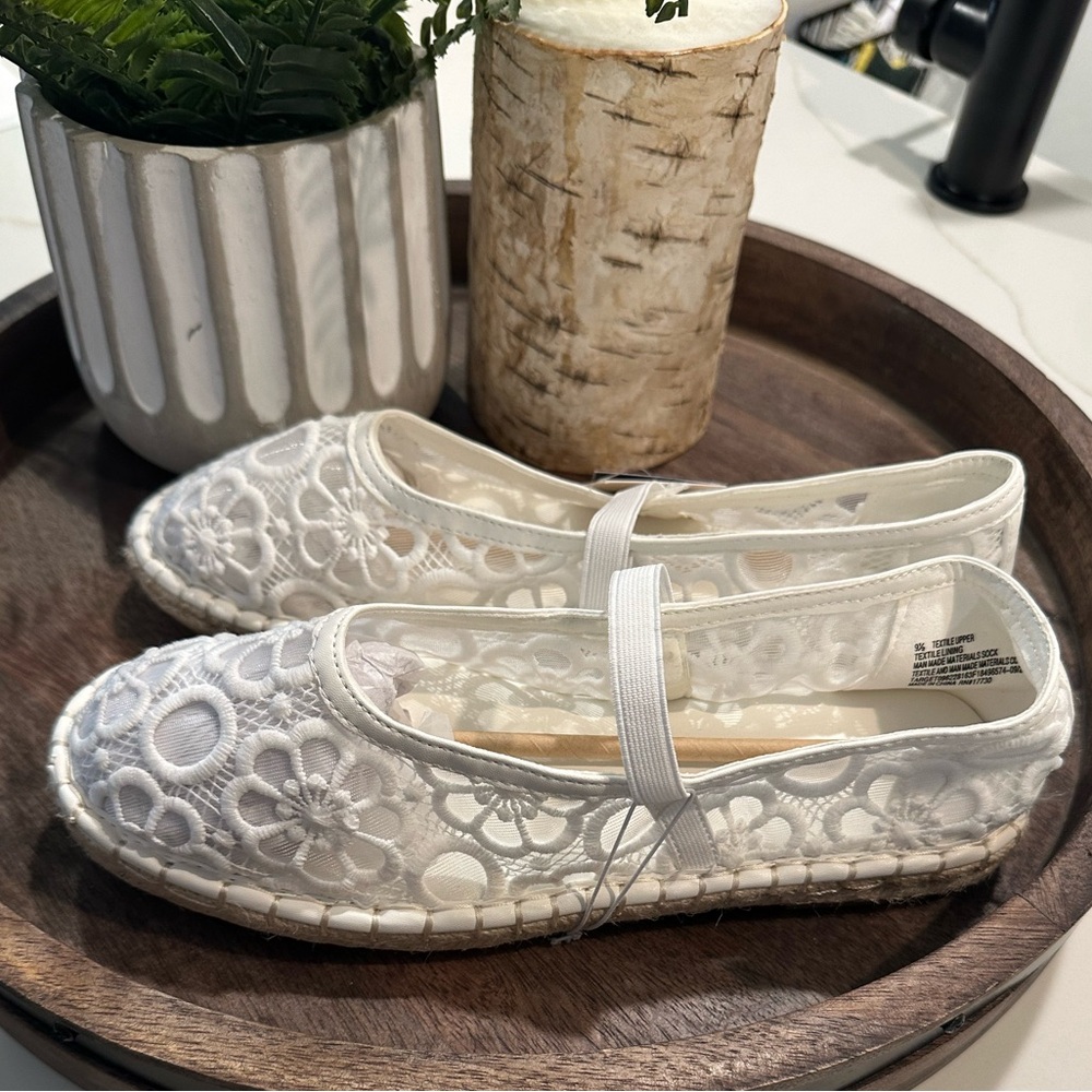Universal Thread “Celia” Memory Foam Flats